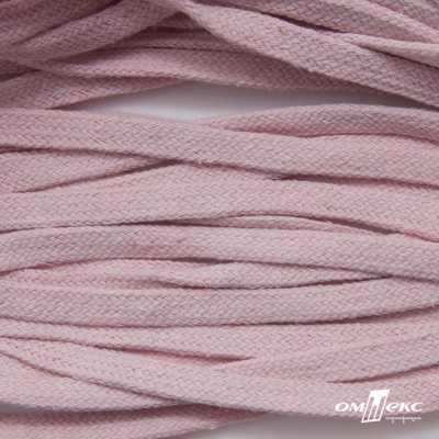 Шнур плетеный d-8 мм плоский, 70% хлопок 30% полиэстер, уп.85+/-1 м, цв.1019-св.розовый - купить в Смоленске. Цена: 735 руб.