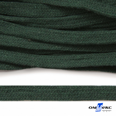 Шнур плетеный d-8 мм плоский, 70% хлопок 30% полиэстер, уп.85+/-1 м, цв.1016-т.зеленый - купить в Смоленске. Цена: 742.50 руб.